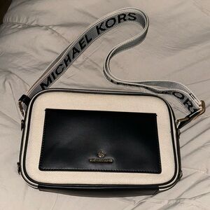 Michael Kors Crossbody Bag in Tan & Black 👜